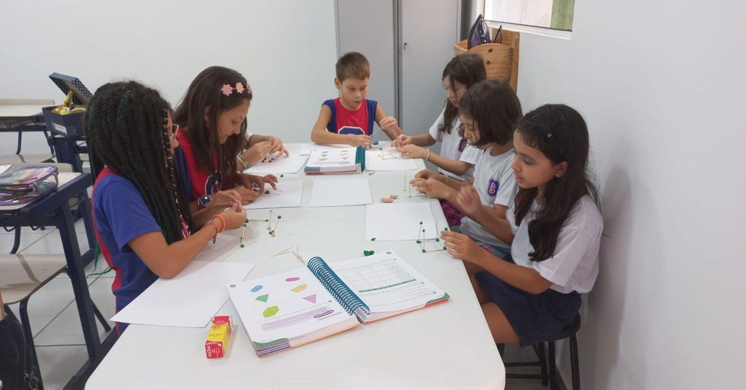 Confeccionando prismas e pirâmides