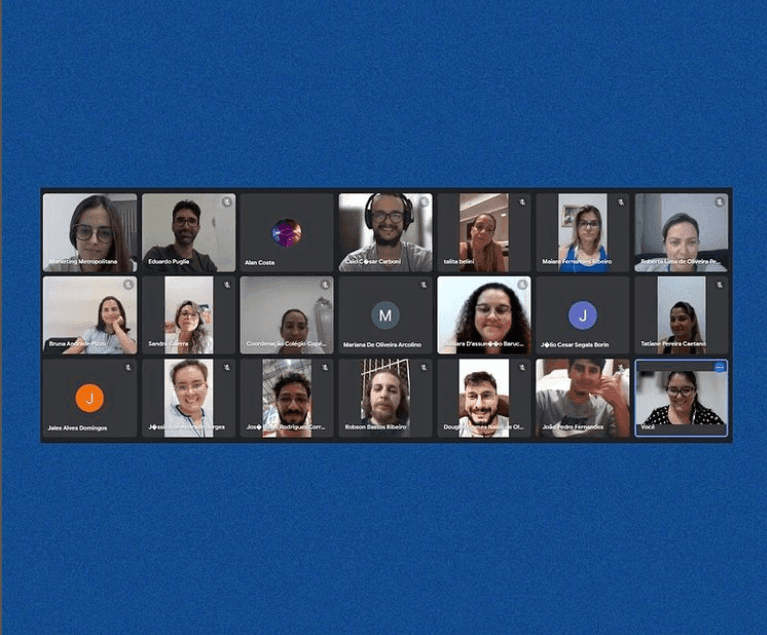 Reunião para produção de conteúdo escolar