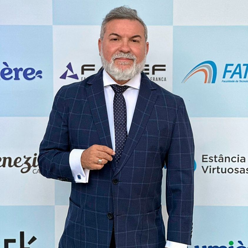 Prof Dr Claudio Romualdo Borges recebe homenagem especial