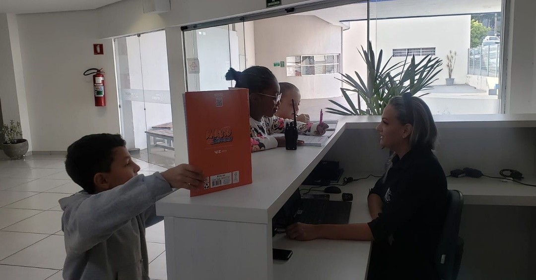 Alunos entrevistam colaboradores do Colégio Copérnico