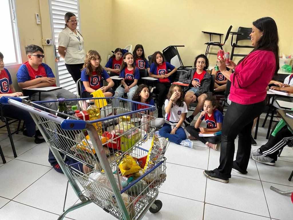 Alunos visitam supermercado para aula de Ciências